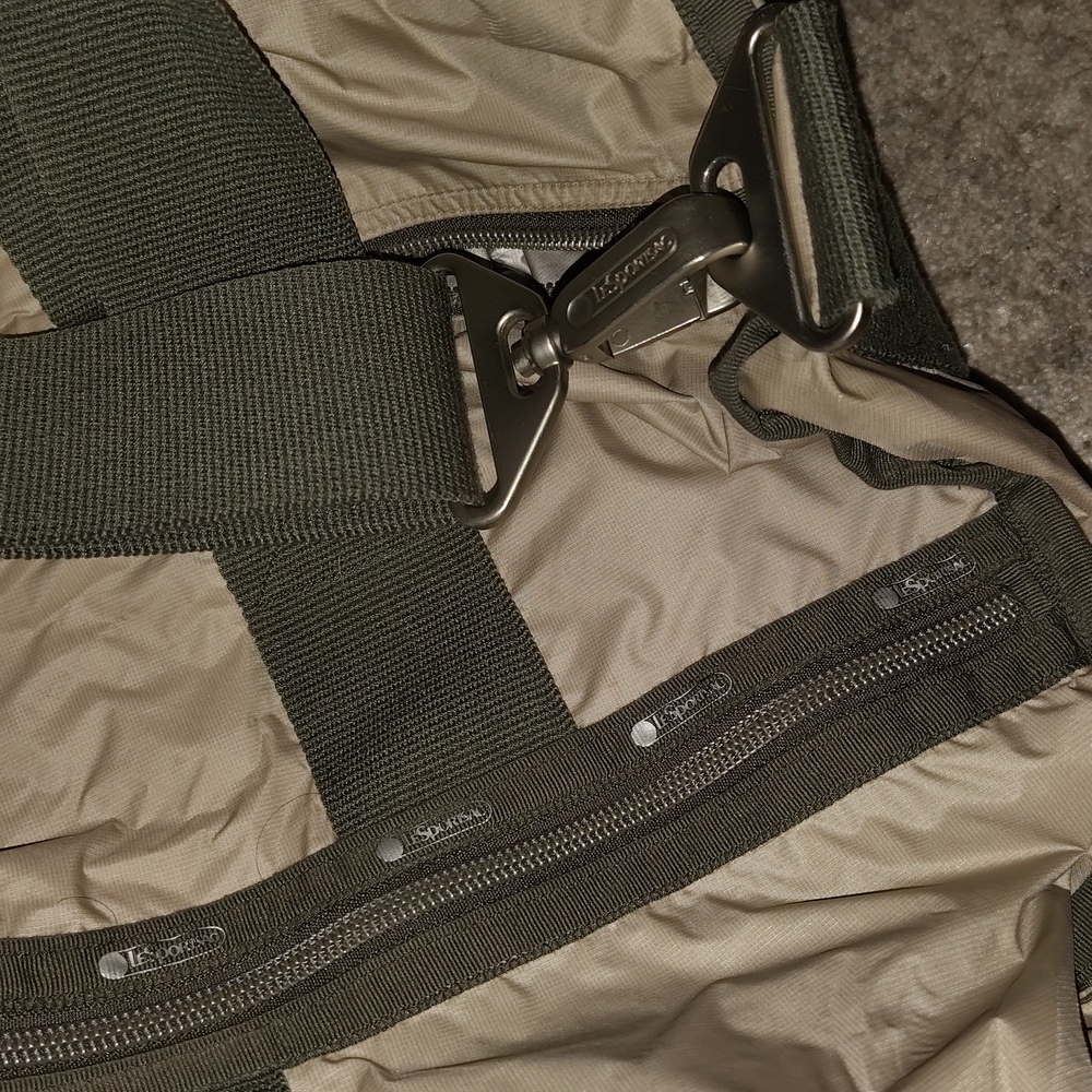 LeSportsac Duffel Bag - Picture 6 of 9